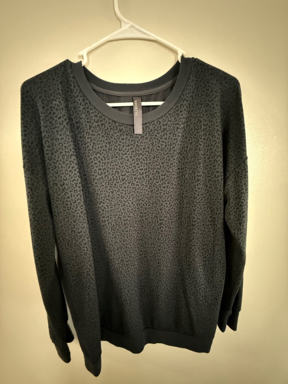 Mondetta M crew neck lightweight sweatshirt